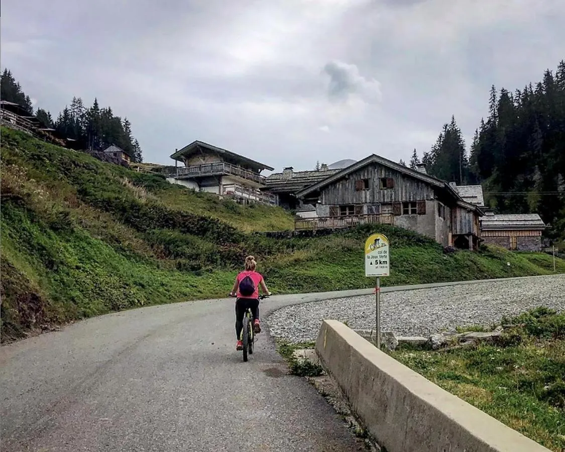 Micro-Lodge, Le Petit Nid D'Amour Montriond