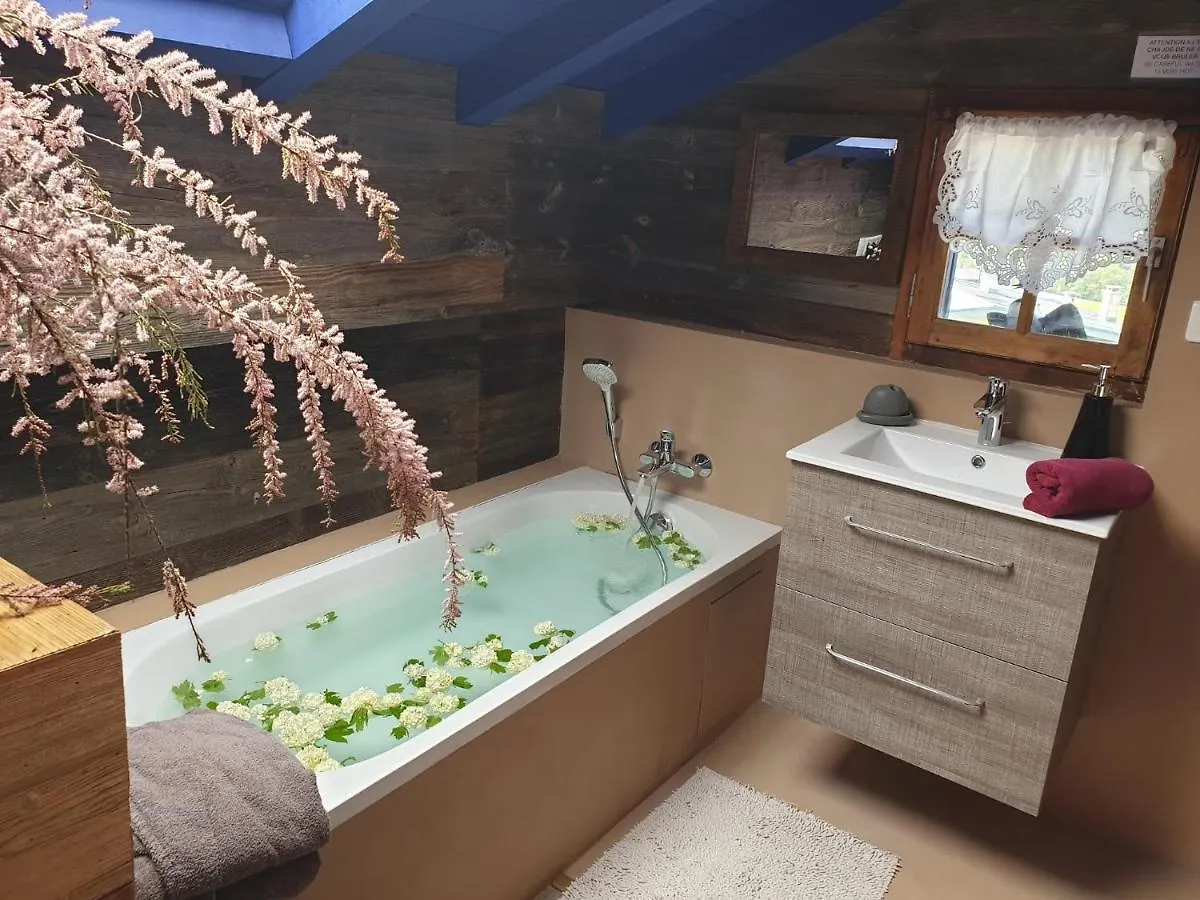 Micro-Lodge, Le Petit Nid D'Amour Montriond 0*,  France